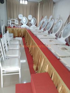 เช่าเวทีสงฆ์_โต๊ะหมู่บูชา+อาสนะสงฆ์สีขาวเงิน