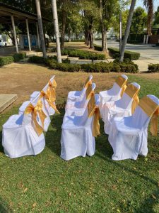 เช่าเก้าอี้-เก้าอี้พลาสติก-คลุมผ้าสีขาวโบว์สีทอง - Image 6