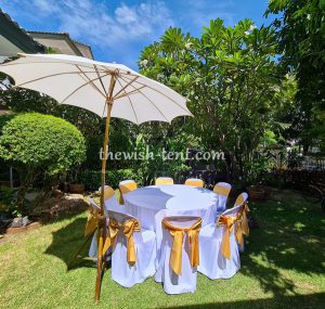 เช่าชุดโต๊ะจีน เก้าอี้พลาสติกคลุมผ้าและผูกโบว์สีทอง
