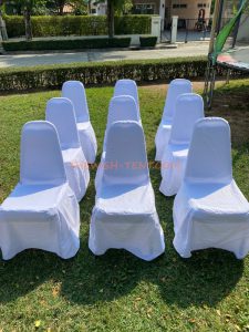 เช่าเก้าอี้-เก้าอี้บุนวมคลุมผ้าสีขาว