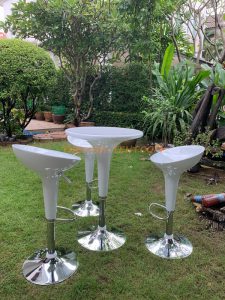 เช่าชุดโต๊ะเก้าอี้บาร์ไฟเบอร์-สีขาว - Image 3