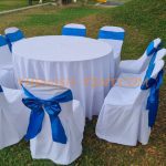 เช่าโต๊ะ-โต๊ะจีน1.5ม.+เก้าอี้พลาสติกคลุมผ้าสีขาว+โบว์สีน้ำเงิน