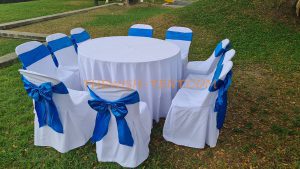 เช่าโต๊ะ-โต๊ะจีน1.5ม.+เก้าอี้พลาสติกคลุมผ้าสีขาว+โบว์สีน้ำเงิน