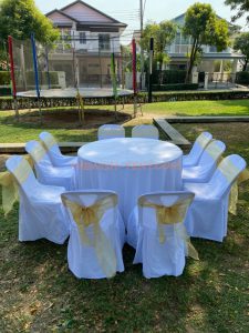เช่าชุดโต๊ะจีน เก้าอี้พลาสติกคลุมผ้าและผูกโบว์ทองแก้ว - Image 3