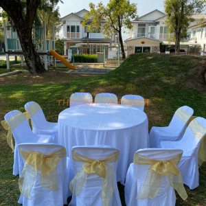 เช่าชุดโต๊ะจีน เก้าอี้พลาสติกคลุมผ้าและผูกโบว์สีชมพู