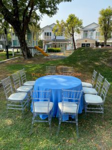 เช่าโต๊ะ-โต๊ะจีนผ้าสีฟ้า-เก้าอี้ชิวารี_คริสตัล