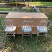 เช่าชุดโต๊ะเหลี่ยมผ้าคลุมสีทอง-เก้าอี้ชิวารี_คริสตัลเจ้าหญิง