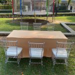 เช่าโต๊ะเหลี่ยมผ้าทอง+เก้าอี้ชิวารีคริสตัล