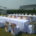 ให้เช่าโต๊ะเหลี่ยมคลุมผ้า