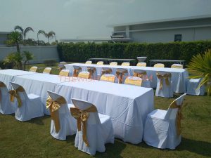 ให้เช่าโต๊ะเหลี่ยมคลุมผ้า