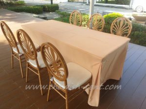 ให้เช่าเก้าอี้ชิวารี-ควีนส์ เช่าโต๊ะเหลี่ยมผ้าคลุมสีทอง