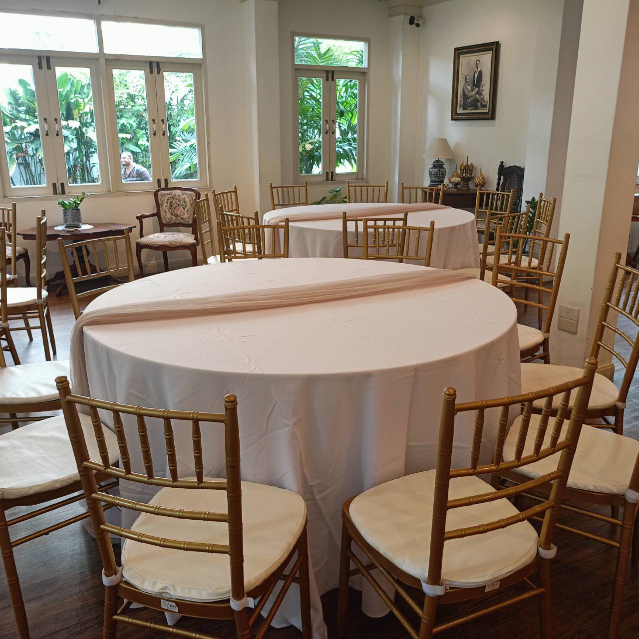 เช่าเก้าอี้ชิวารี