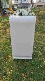 เช่าโพเดียม ไม้ สีขาว (แบบโค้ง)